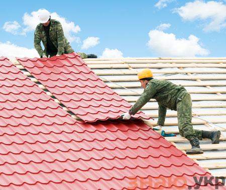 Переваги та недоліки металочерепиці при покритті дахів